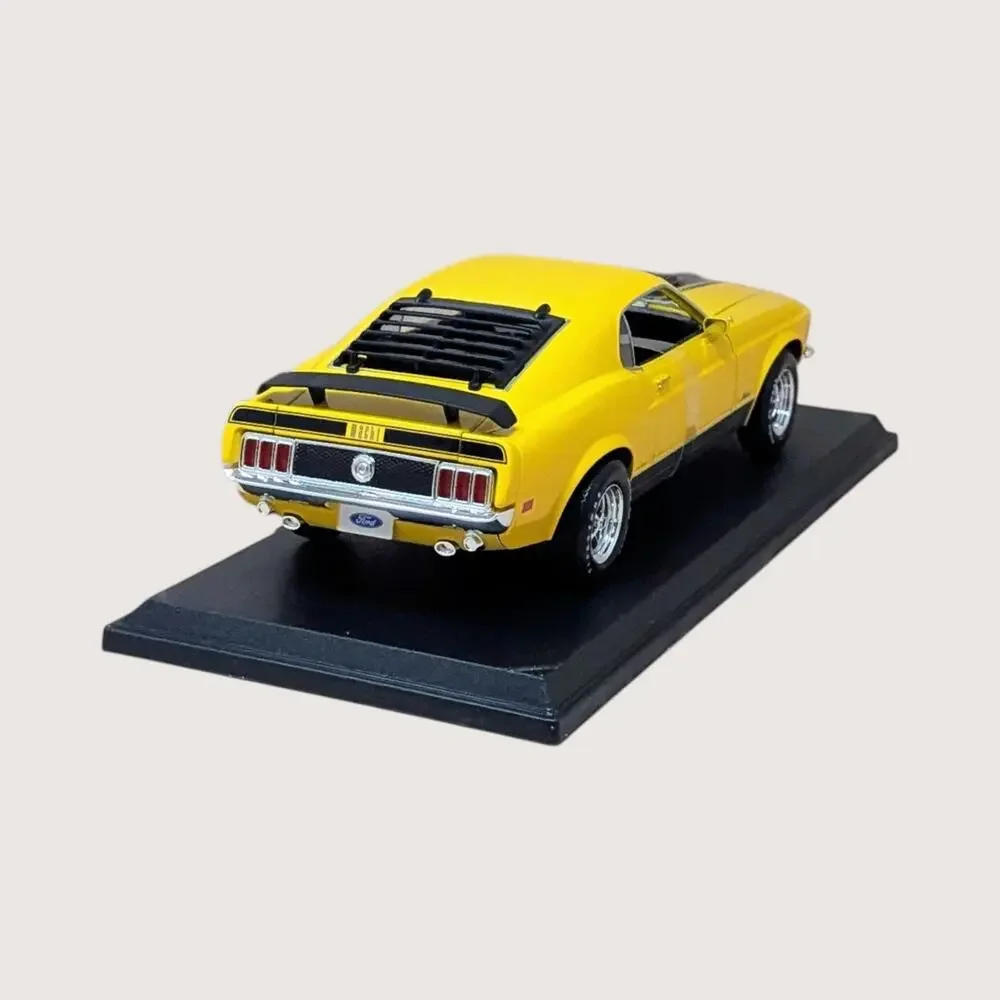 Maisto Special Edition 1970 Ford Mustang Mach 1: 1/18 Diecast Model